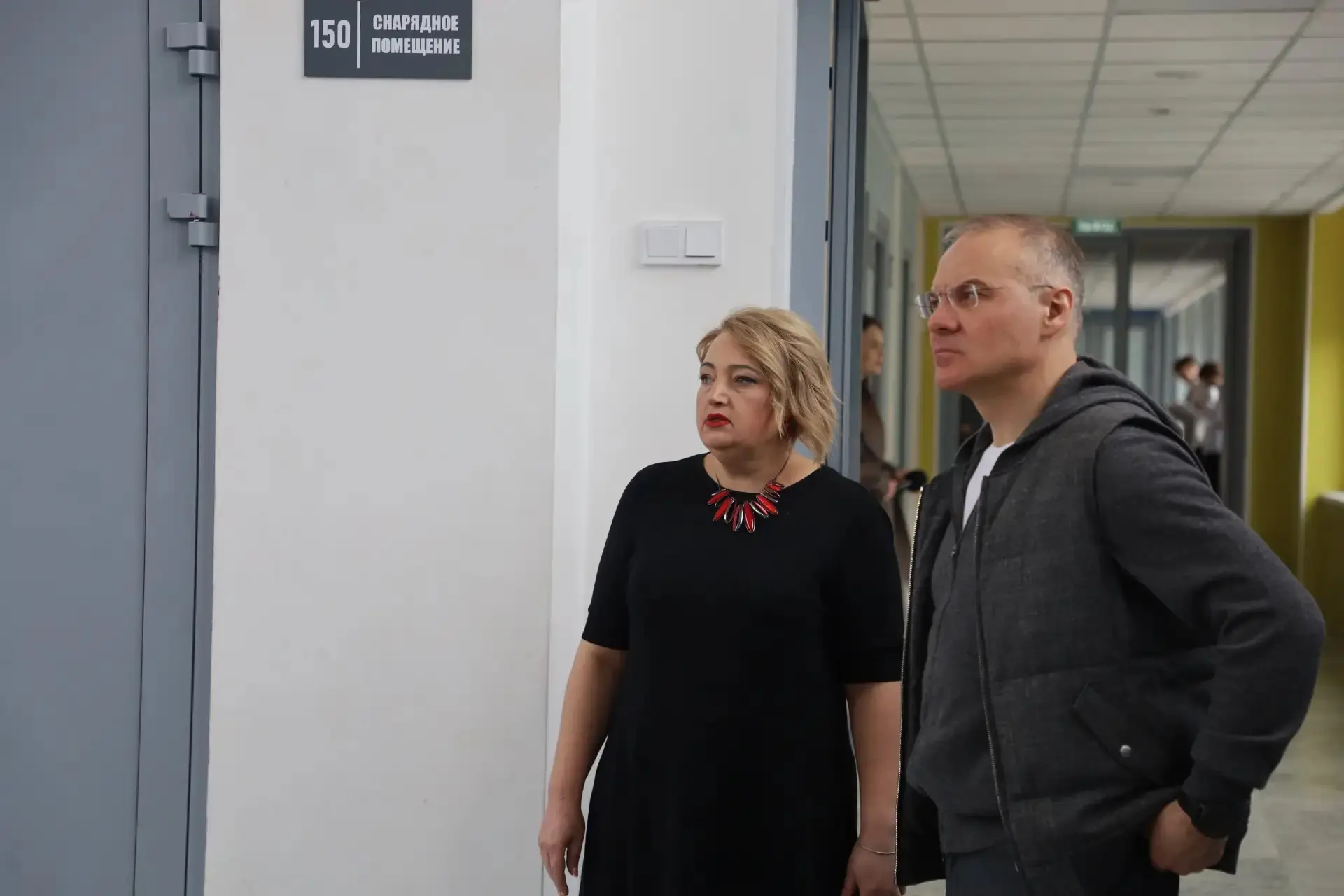 В Серпухове депутат государственной думы Александр Коган ознакомился с результатами капитального ремонта школы №17, выполненного по Народной программе «Единой России»