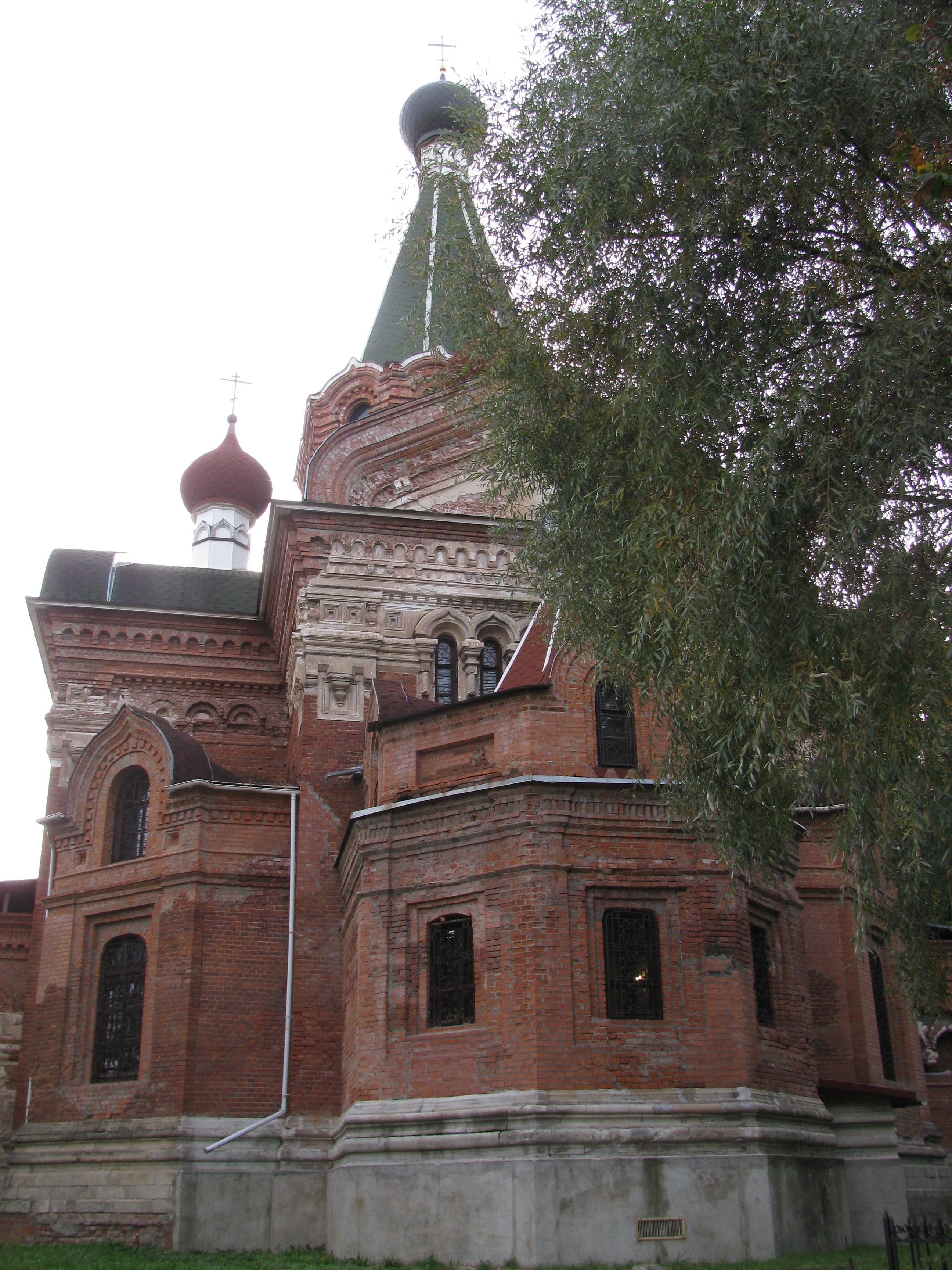 Депутат Александр Коган помог обеспечить удобный подъезд к Спасскому храму в Серпухове