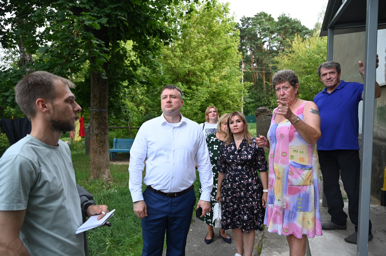 Глава Серпухова проверил ход работ по капремонту жилых домов