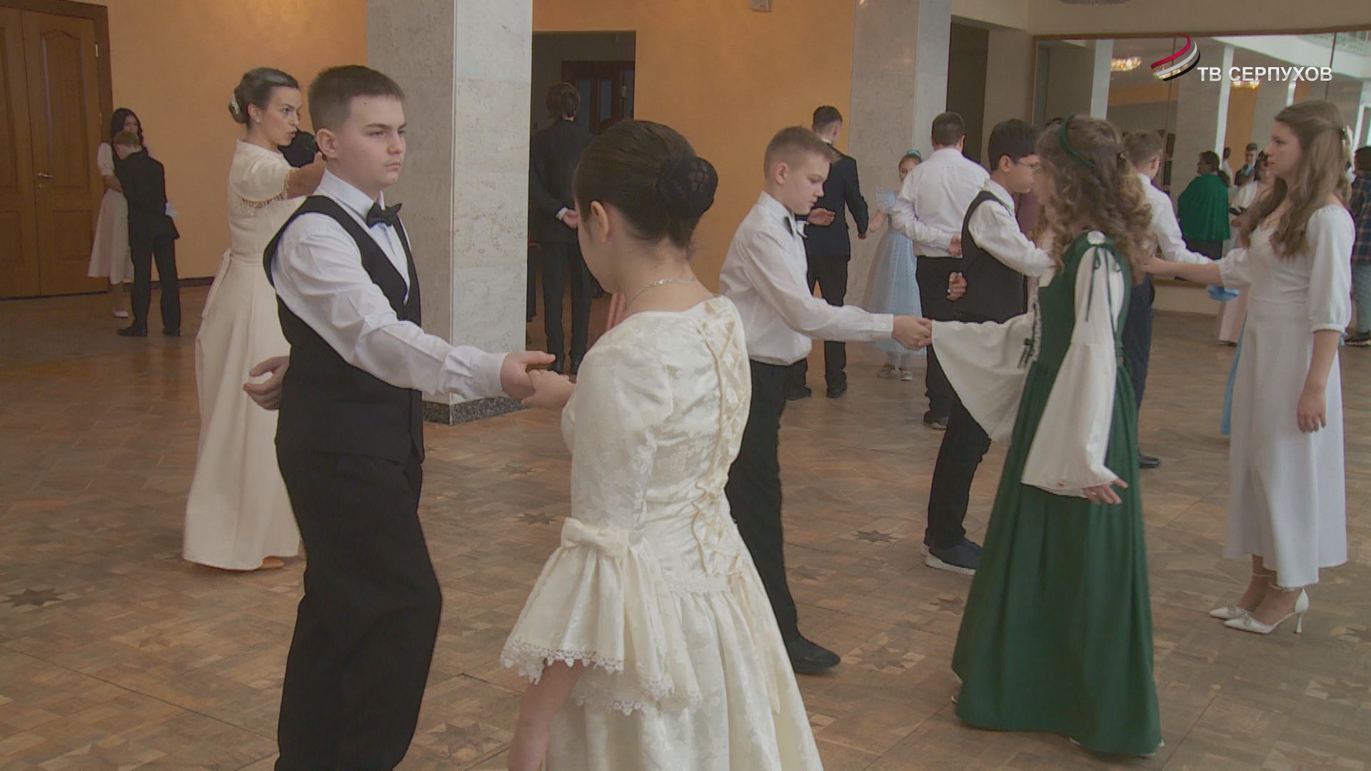 В Серпухове прошел Сретенский бал