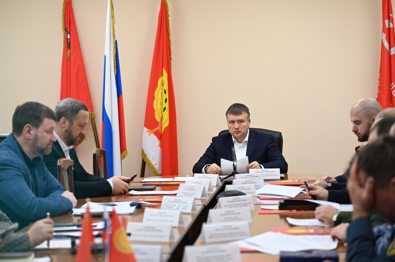 Готовность к предстоящим праздникам обсудили в администрации Серпухова