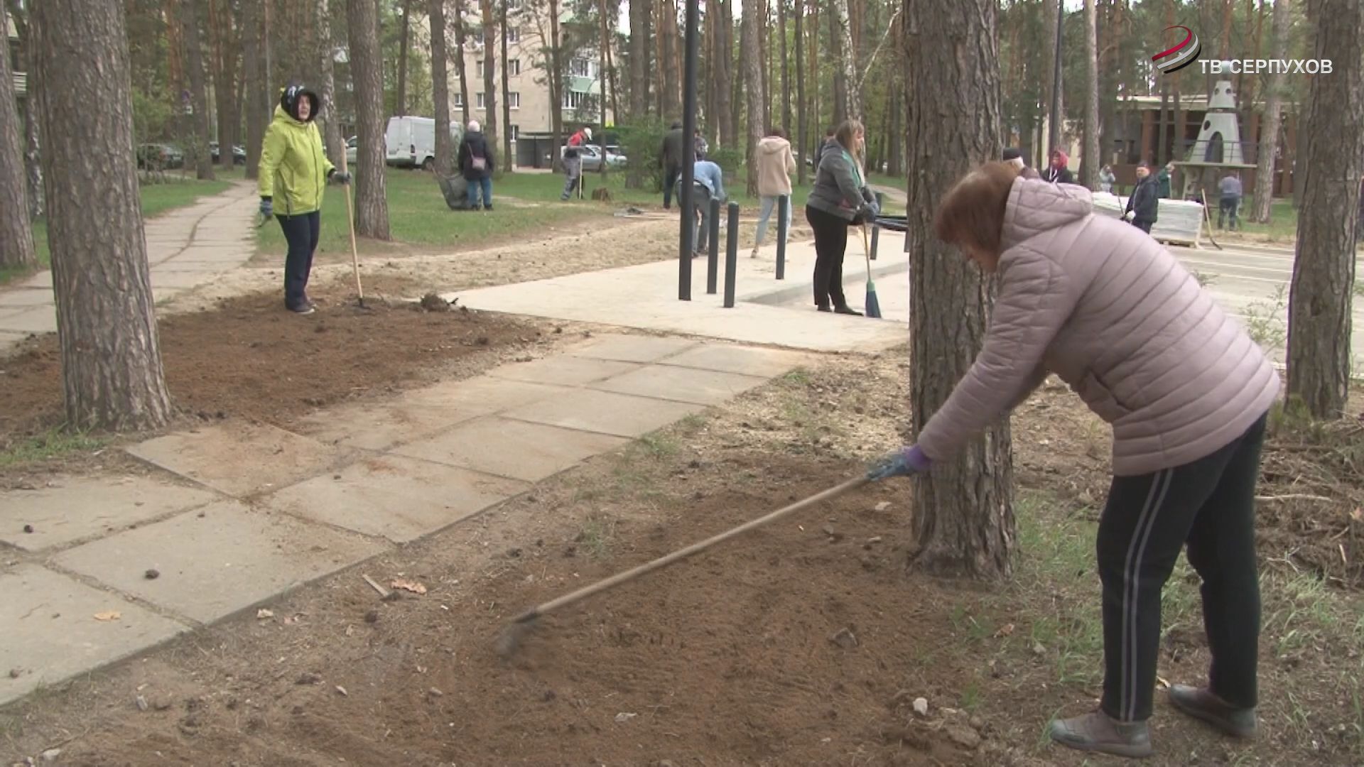 В Большом Серпухове прошли общегородские субботники