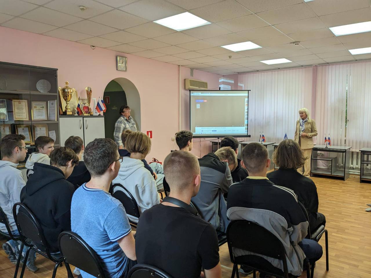 Студентам Серпуховского колледжа рассказали об истории новых регионов России