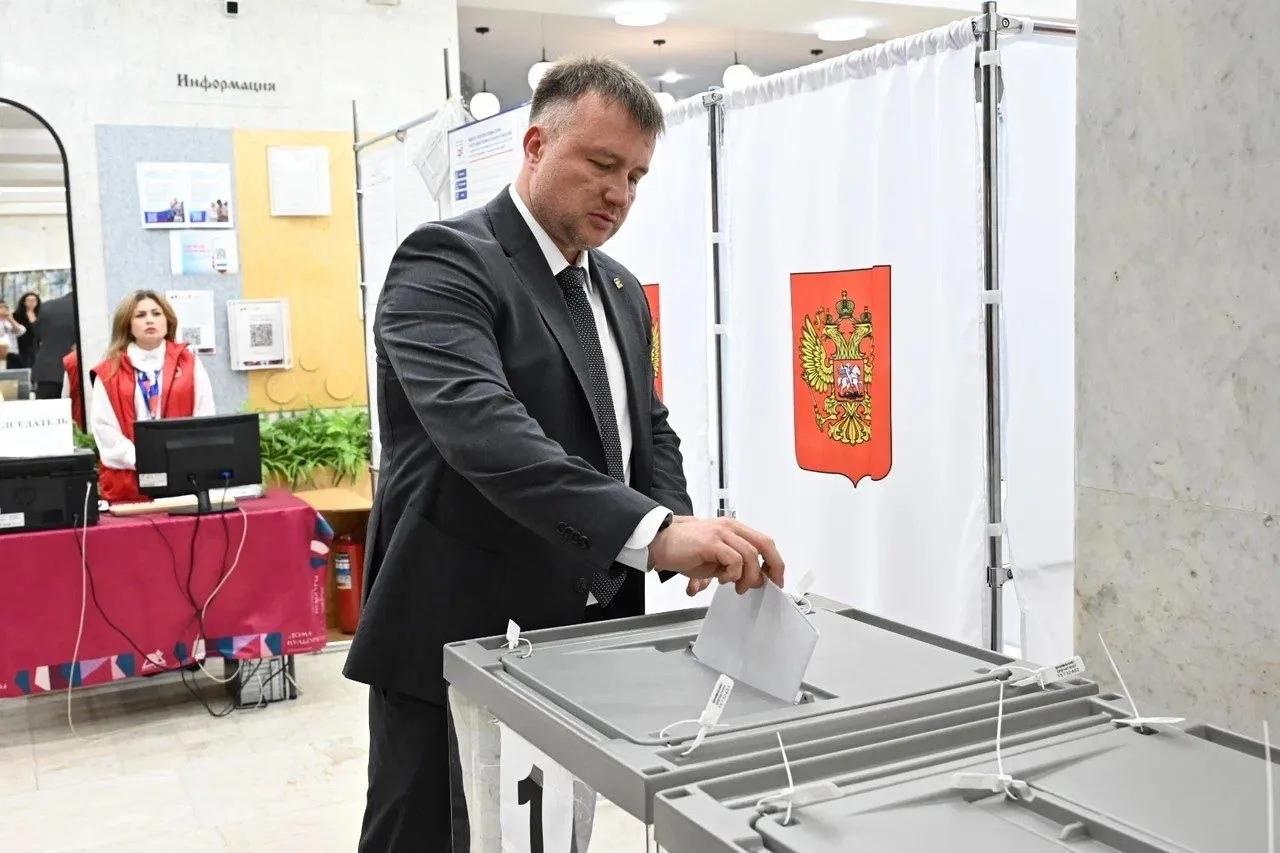 На выборах в Серпухове проголосовал глава округа Алексей Шимко