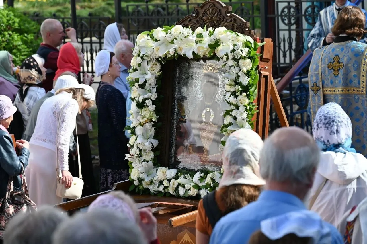 В двух обителях Серпухова прошли торжества в честь 148-летия явления иконы Божией Матери «Неупиваемая Чаша»