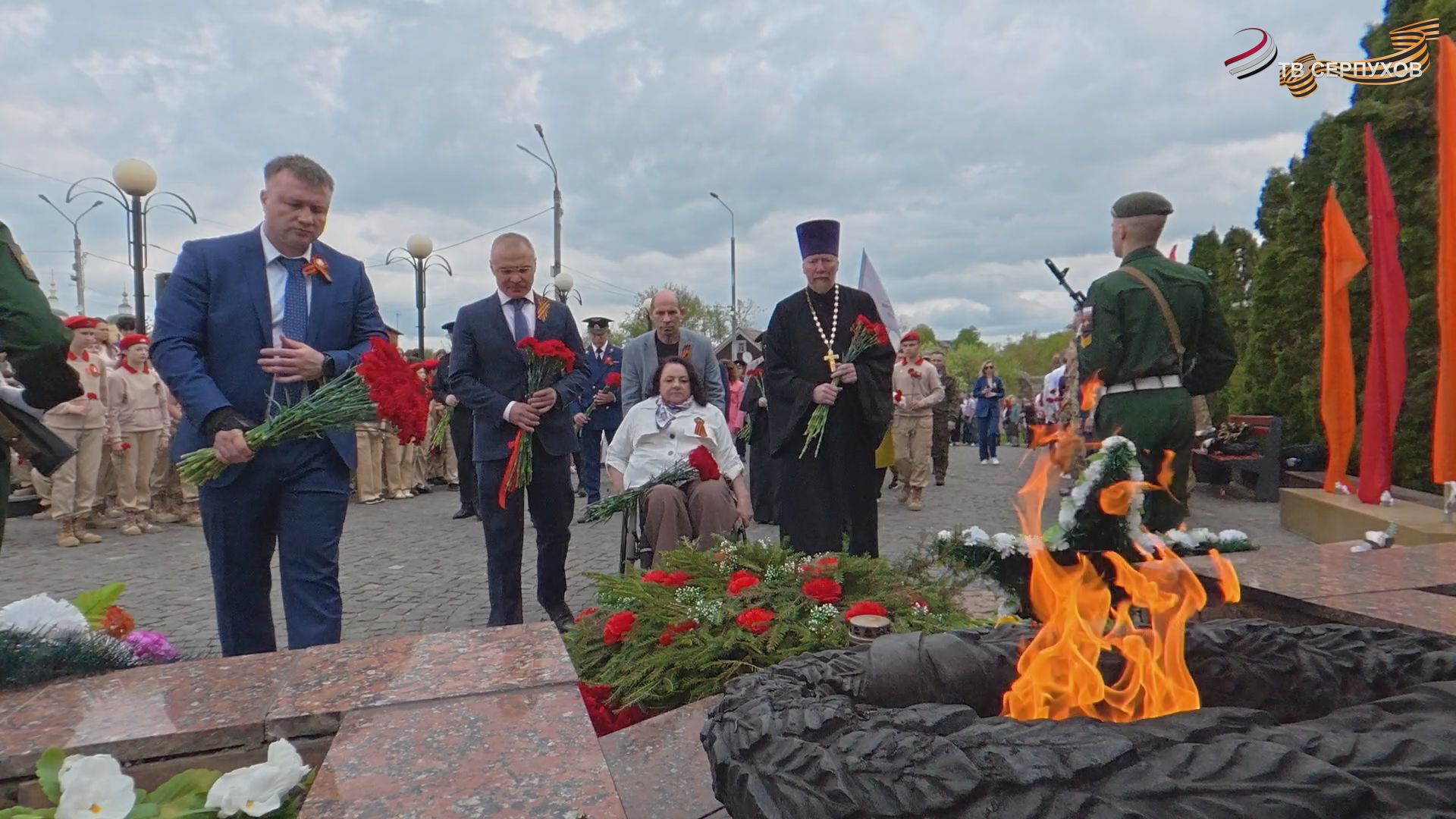 В Серпухове прошли торжественные памятные митинги около мемориалов