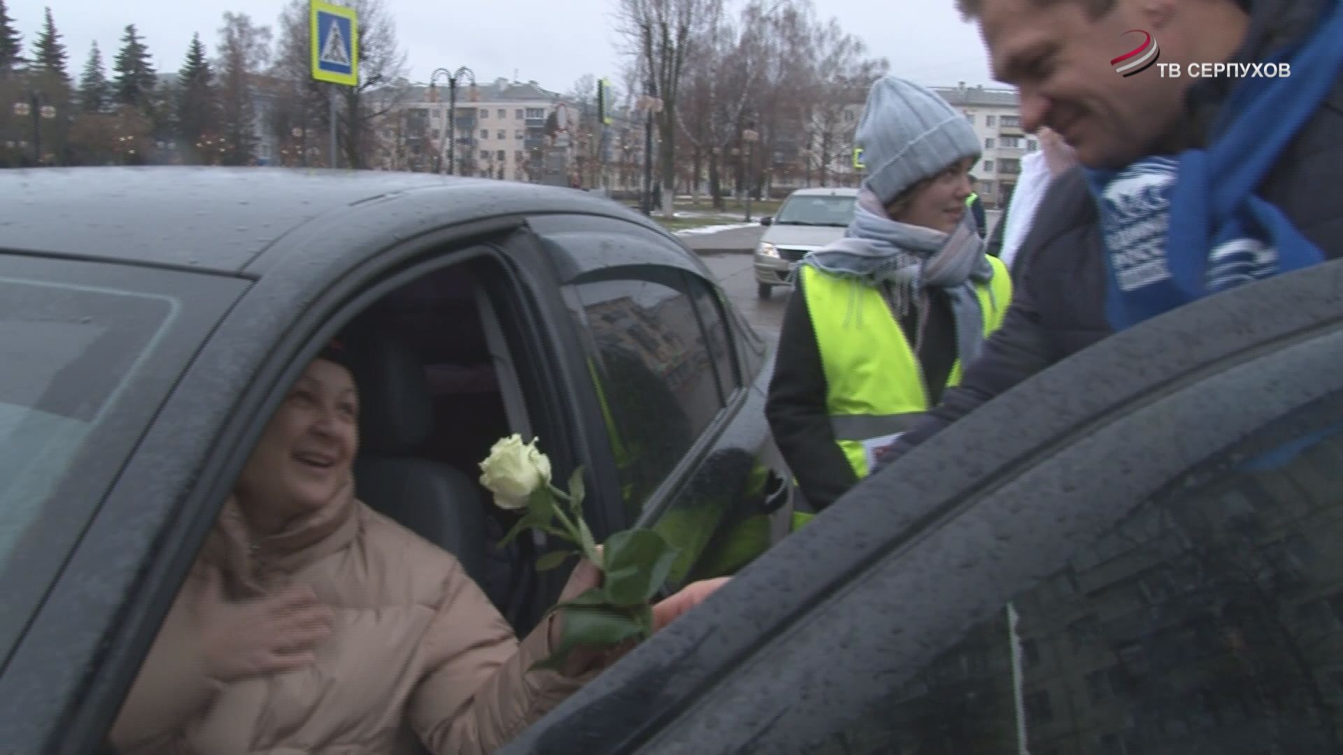 В Серпухове поздравили женщин-водителей с Днём матери В Серпухове поздравили женщин-водителей с Днём матери