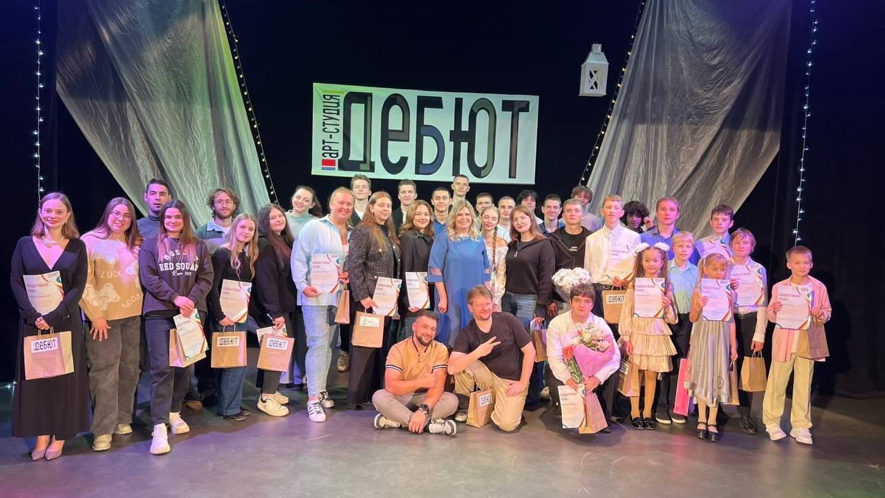 Арт-студия «Дебют» отпраздновала 15-летний юбилей, посвятив его 130-летию со дня рождения Сергея Есенина