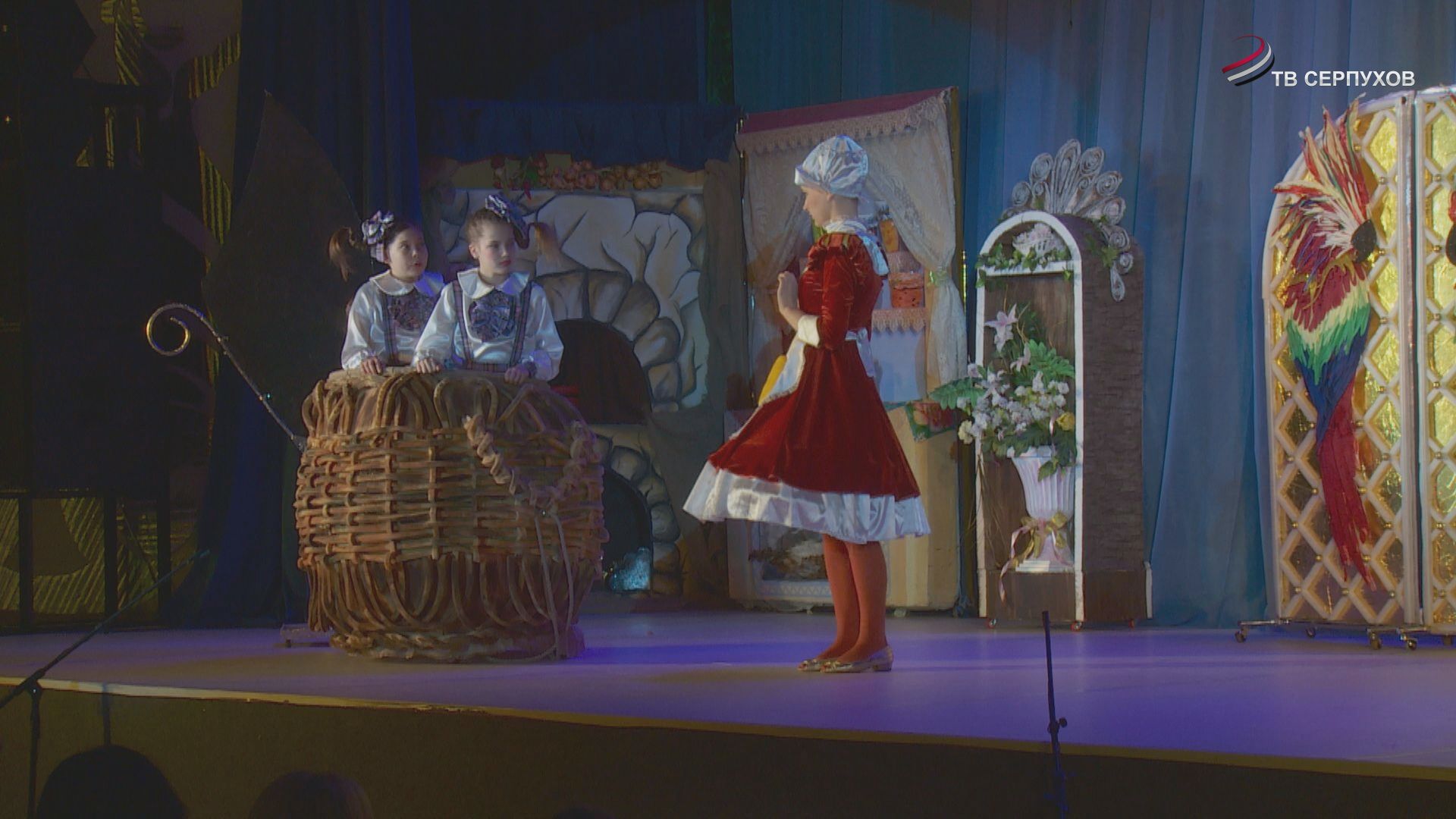 В Серпухове состоялся благотворительный  спектакль "Королевство кривых зеркал"