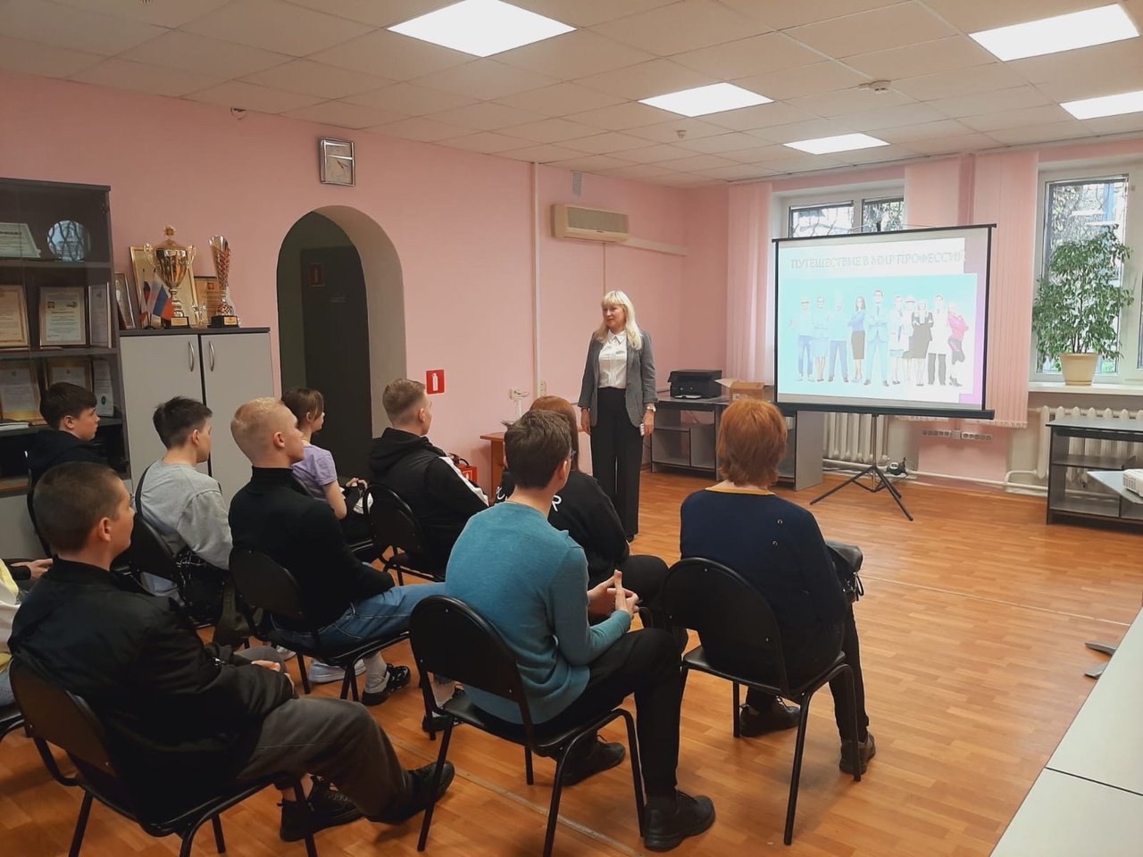 Профориентационная игра прошла в Серпухове для ребят из Комплексного центра социального обслуживания и реабилитации
