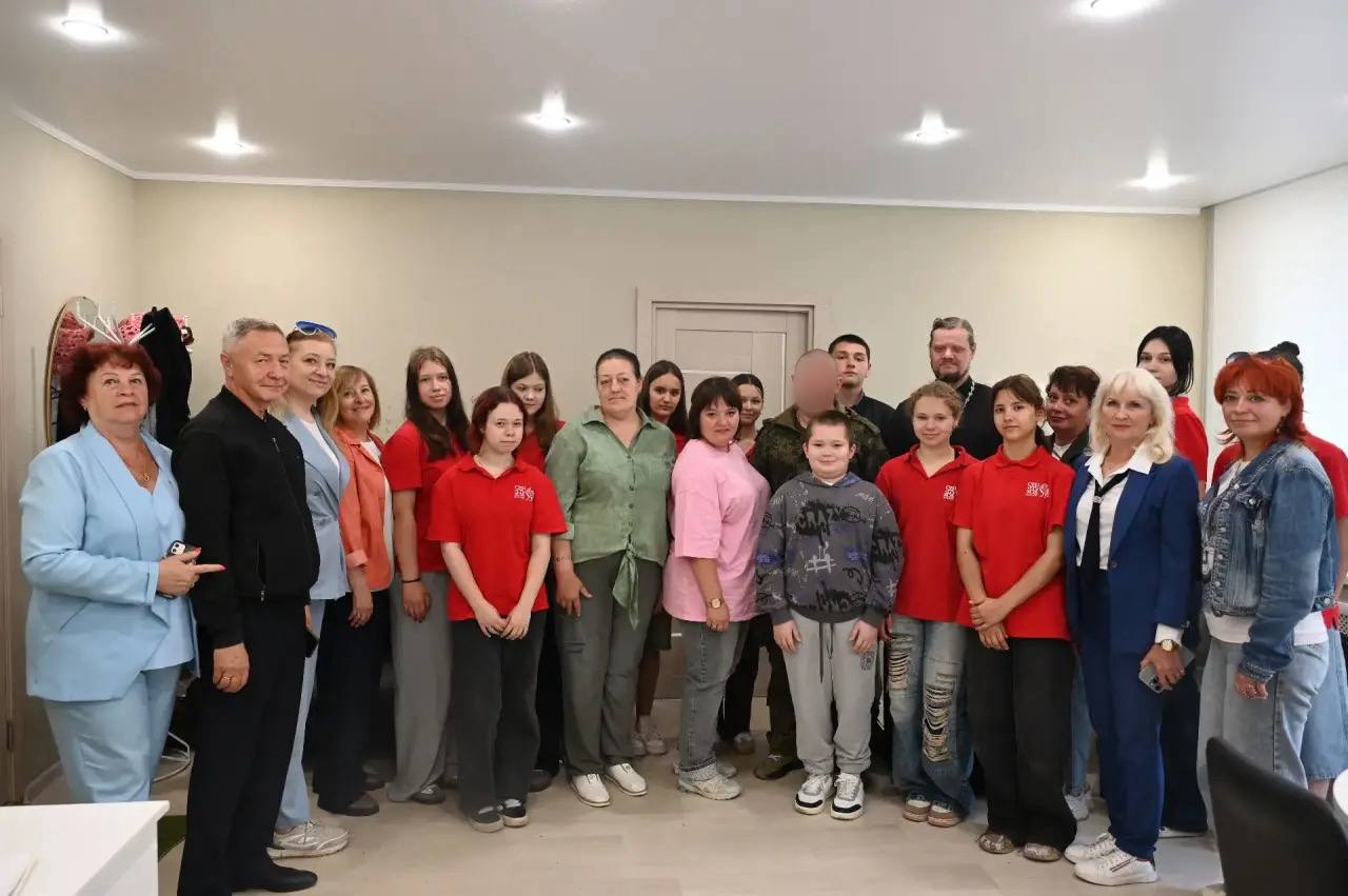 Участникам СВО в Серпухове передали гуманитарную помощь на встрече в Едином центре поддержки