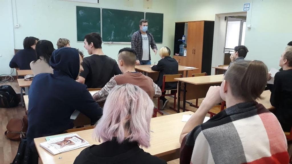 Вечерняя школа. Современный преподаватель вуза. Мбоу варнавинская сш. Вечерняя школа киров. Университет синергия учителя.