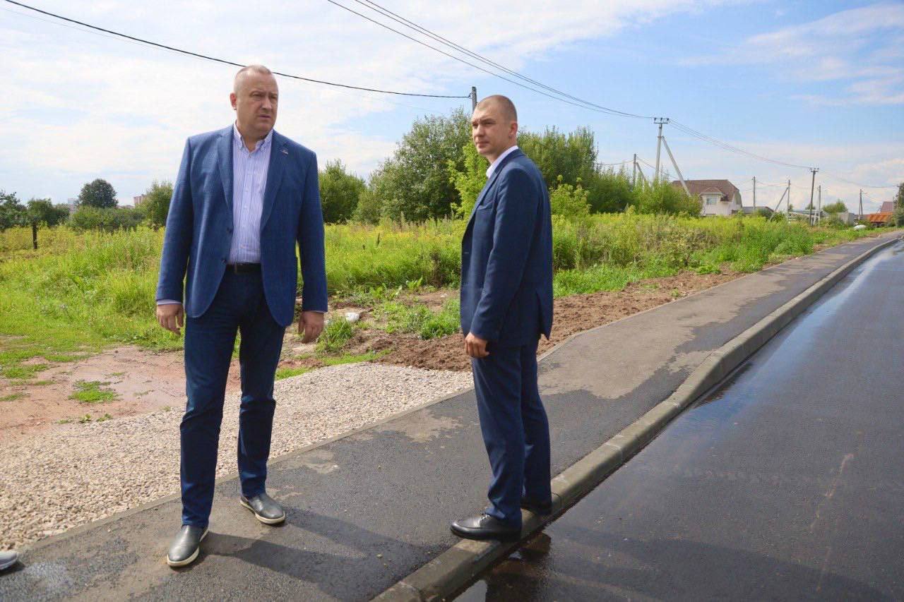 Глава Серпухова проверил выполнение ремонта дороги в Бутурлино Глава Серпухова проверил выполнение ремонта дороги в Бутурлино