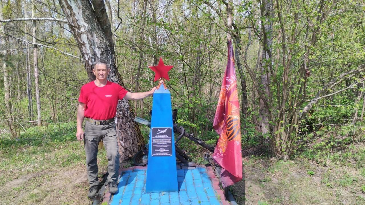 В деревне Демшинка в Серпухове привели в порядок памятник погибшим летчикам В деревне Демшинка в Серпухове привели в порядок памятник погибшим летчикам