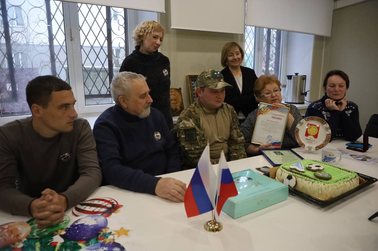 В Серпухове поздравили с 70-летием волонтёра, помогающего участникам СВО В Серпухове поздравили с 70-летием волонтёра, помогающего участникам СВО