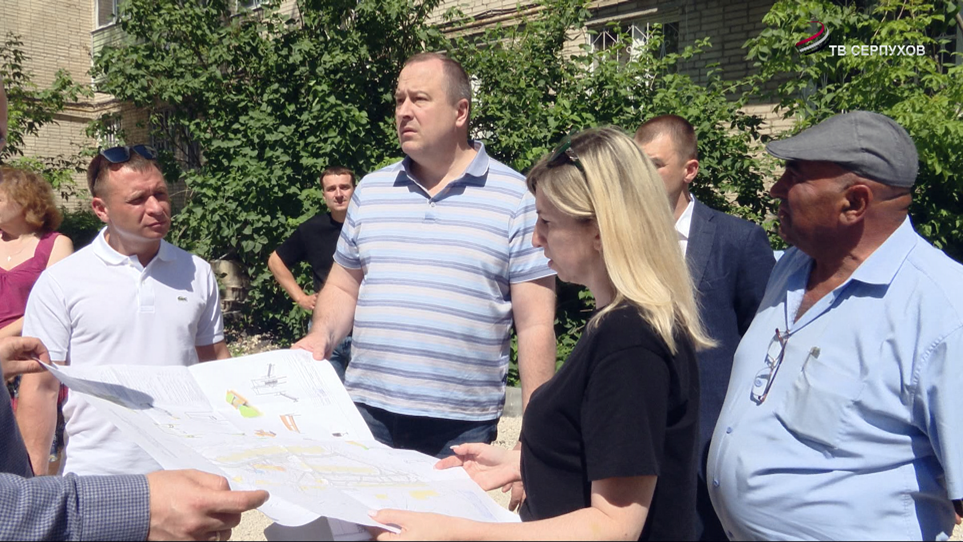 Глава Серпухова проверил этапы ремонта дорог и учреждений