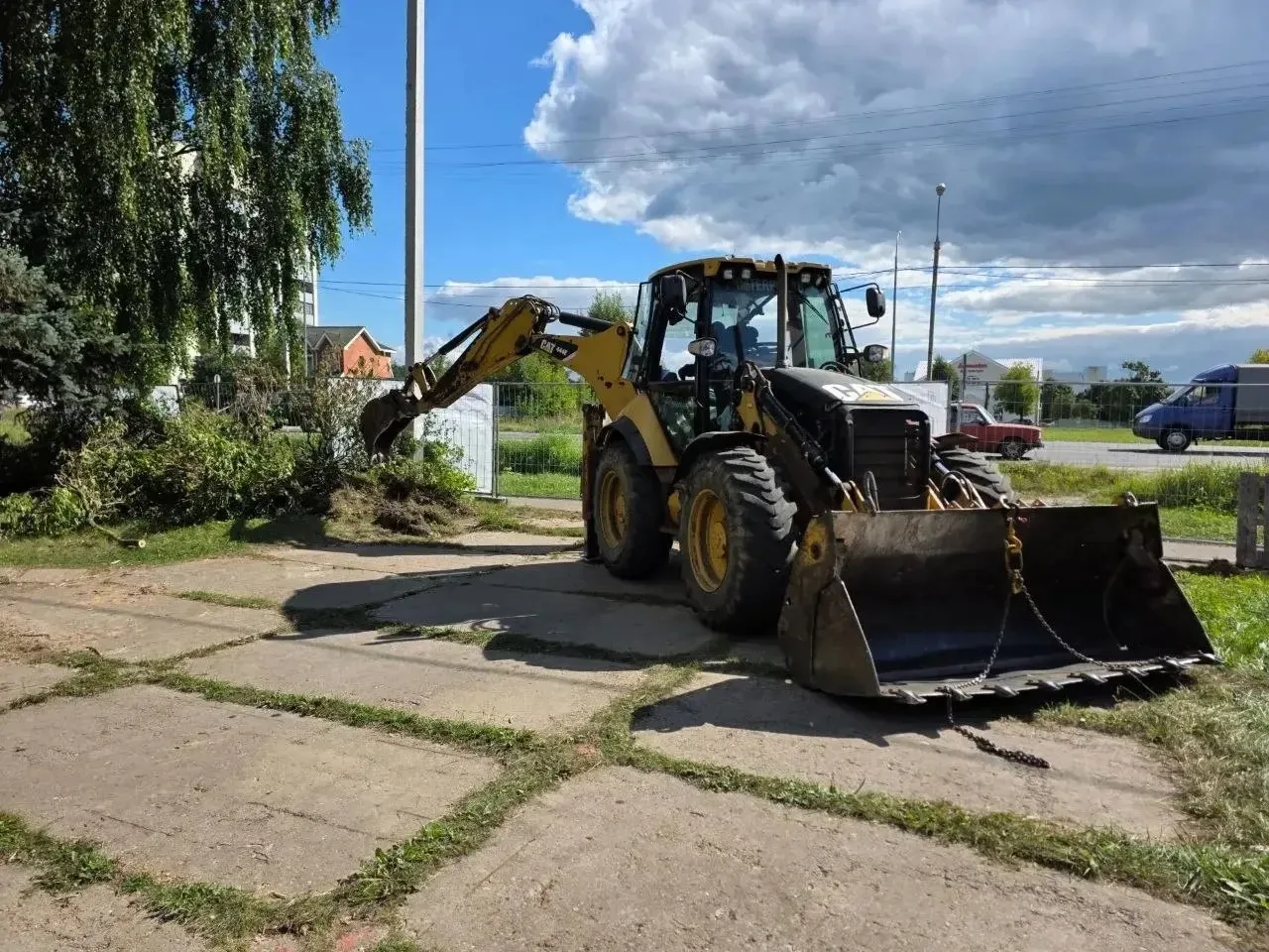 Стартовал первый этап благоустройства сквера в п. Большевик. 