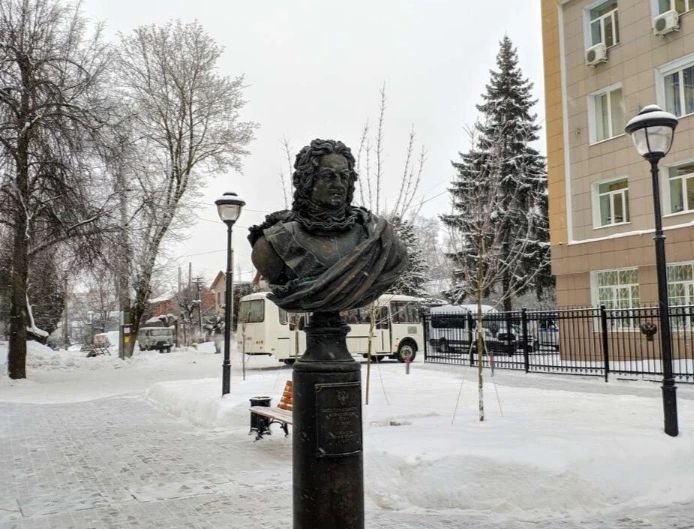 Памятник серпуховского скульптора стал украшением крупного российского города Памятник серпуховского скульптора стал украшением крупного российского города