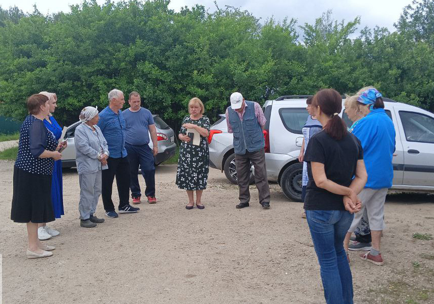 С членами СНТ «Ветеран» в Оболенск встретилась депутат Совета депутатов Серпухова Марина Белова С членами СНТ «Ветеран» в Оболенск встретилась депутат Совета депутатов Серпухова Марина Белова