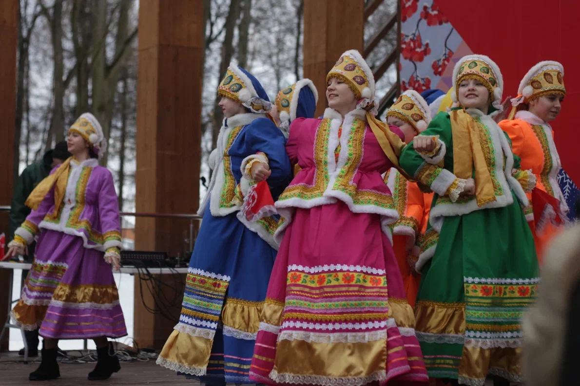 В парках Серпухова отмечают «Солнечную Масленицу» 