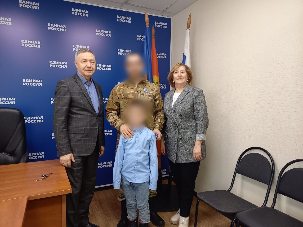 Участнику СВО из Серпухова вручили партийный билет