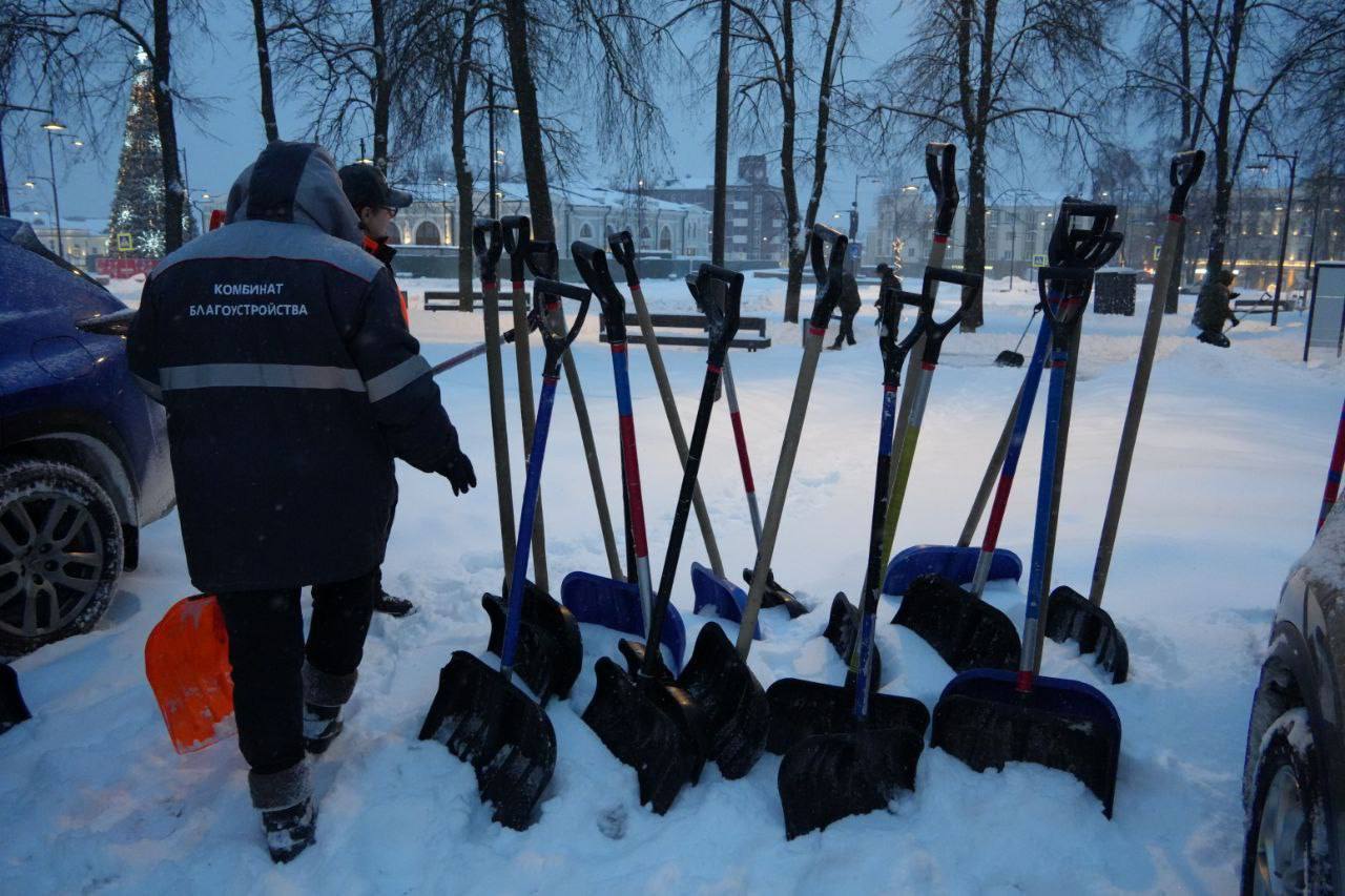 Жителям Серпухова напомнили адреса управляющих компаний, где можно получить снегоуборочный инвентарь  