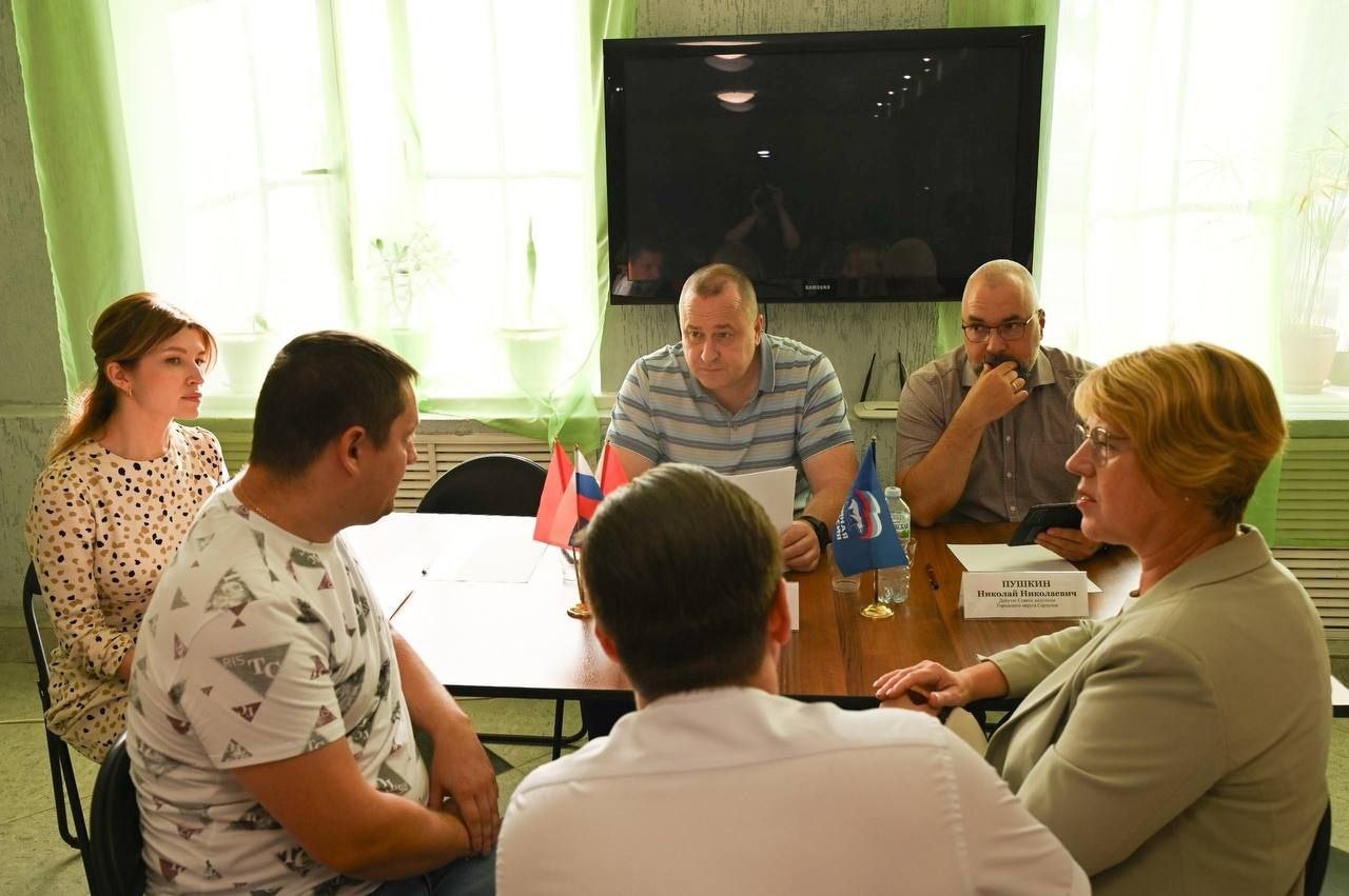 «Выездную администрацию» провели в Доме культуры п. Большевик