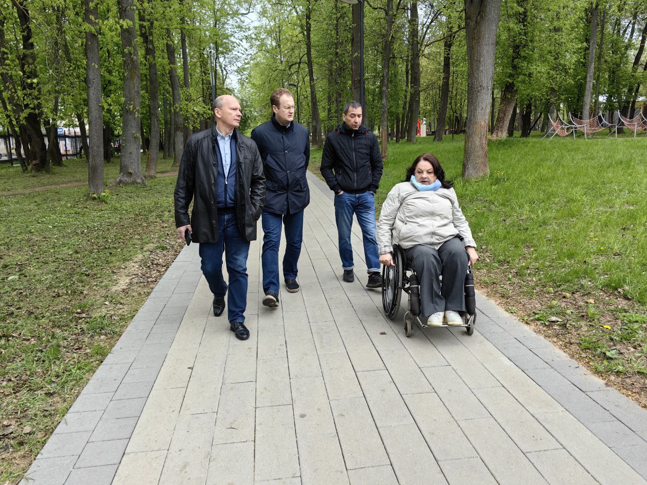 Парк им. Олега Степанова в Серпухове проверили на доступность для маломобильных граждан Парк им. Олега Степанова в Серпухове проверили на доступность для маломобильных граждан