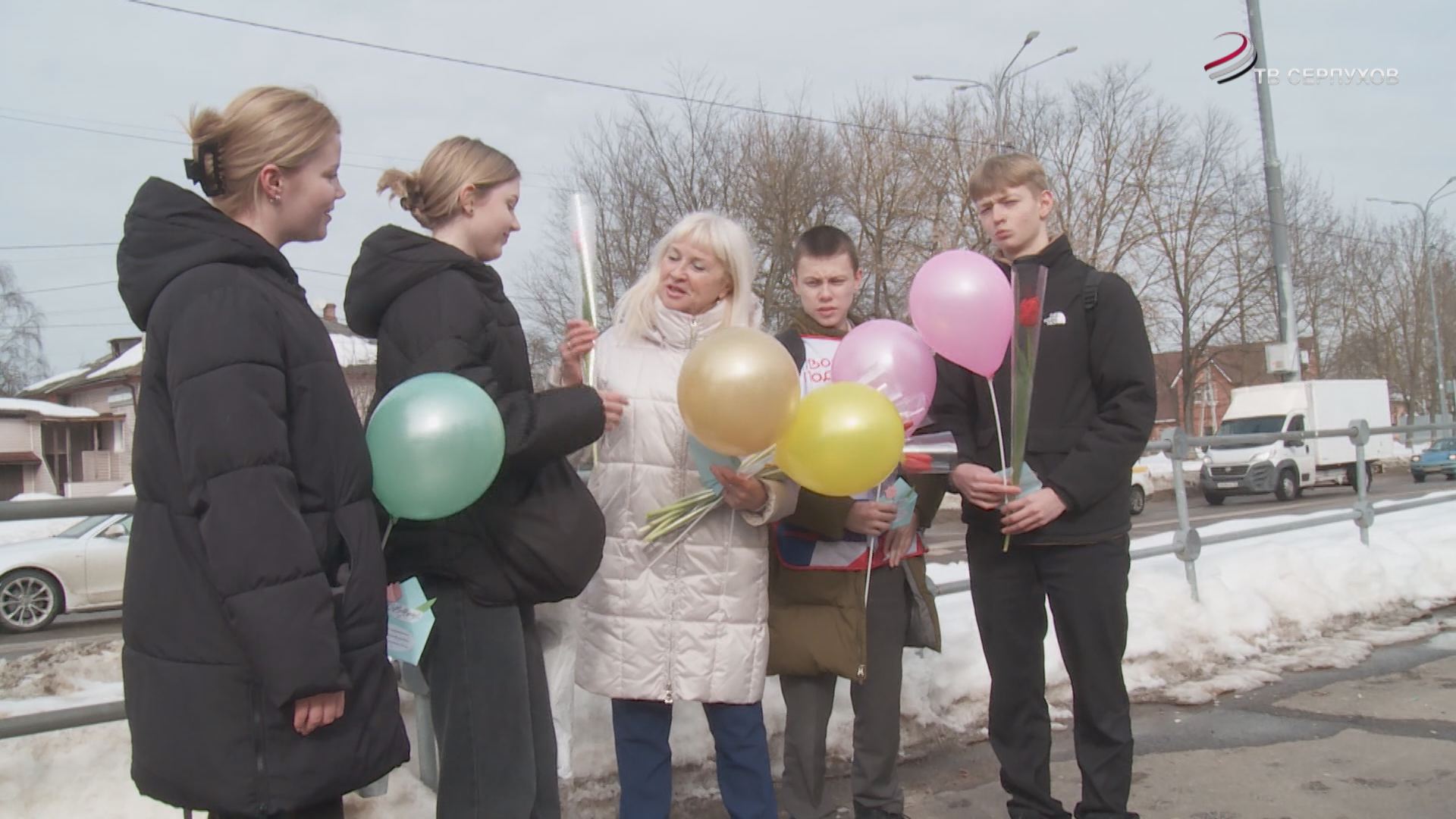 В Серпухове накануне 8 марта прошла акция «С праздником весны!»