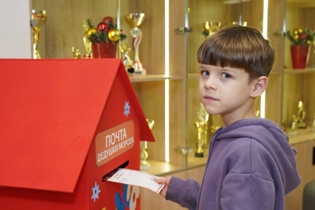 В Серпухове зажглись огни на главных ёлках и открылась Почта Деда Мороза В Серпухове зажглись огни на главных ёлках и открылась Почта Деда Мороза