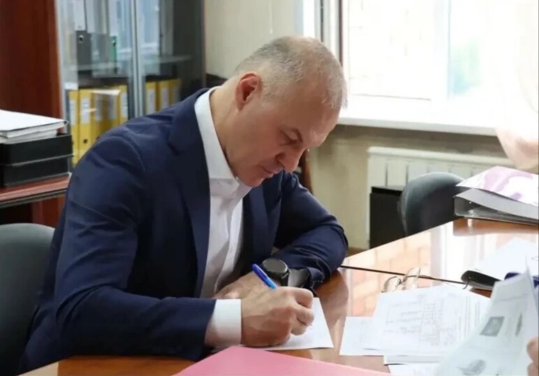 От наказов жителей — к новым решениям: Александр Коган представил документы на выдвижение в Госдуму