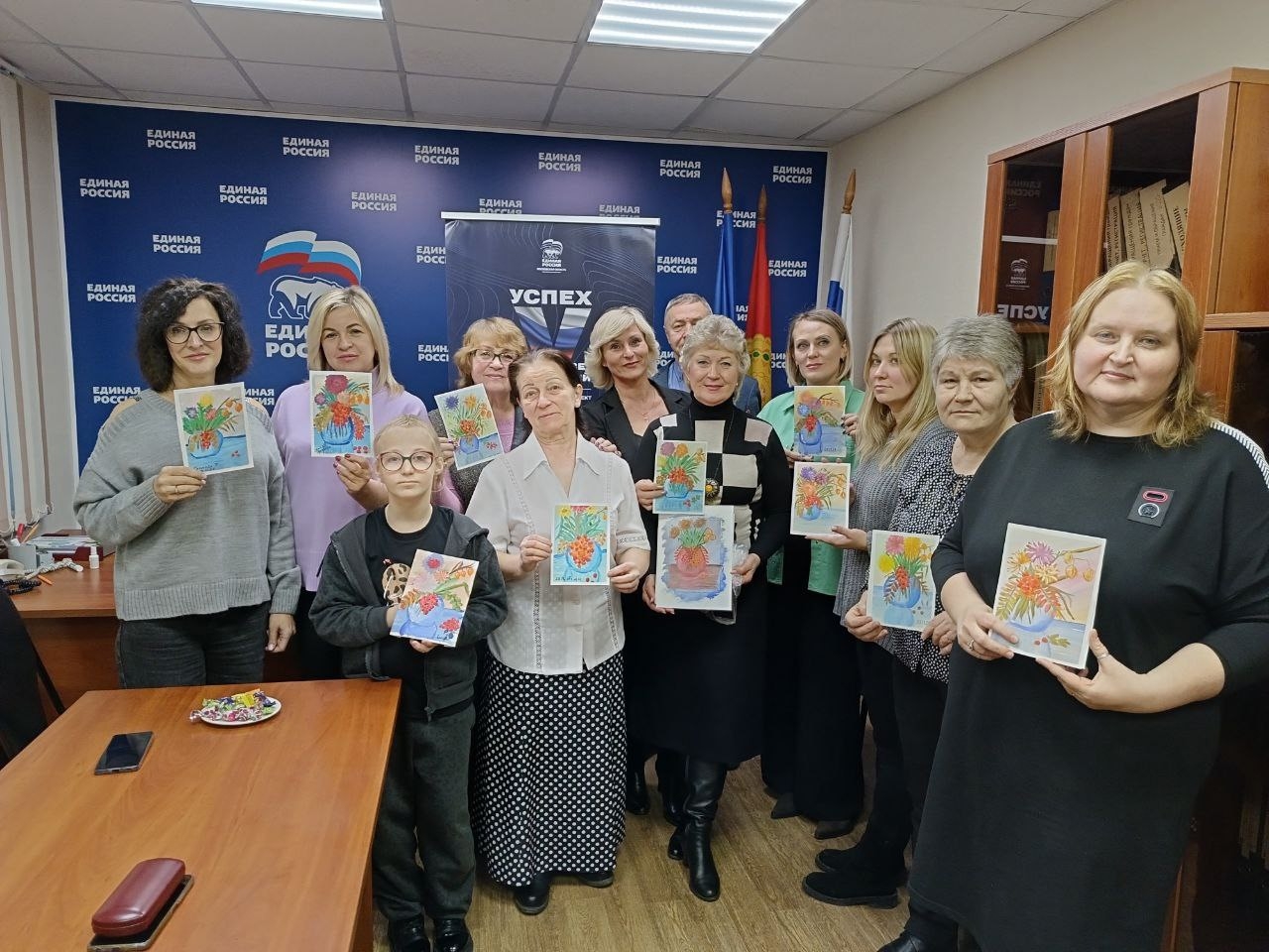 В Серпухове семьи участников СВО осваивают правополушарное рисование