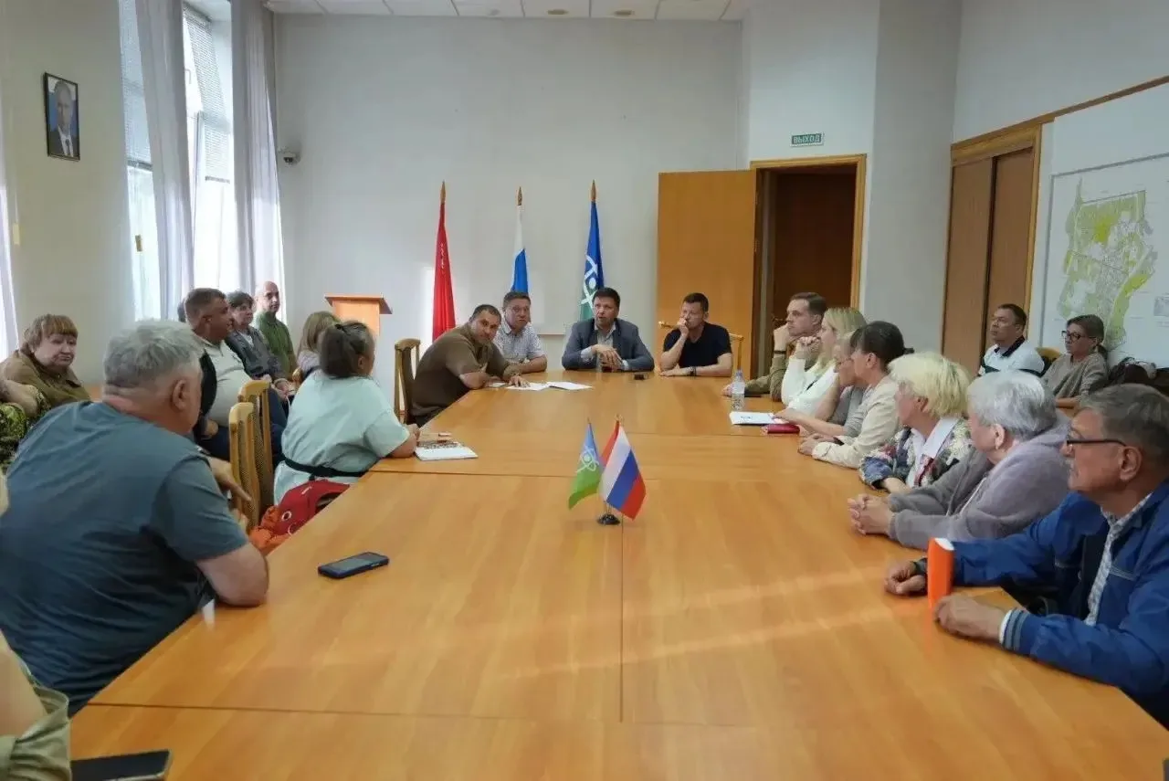 В Протвино прошла встреча с жителями по проблеме полотенцесушителей.