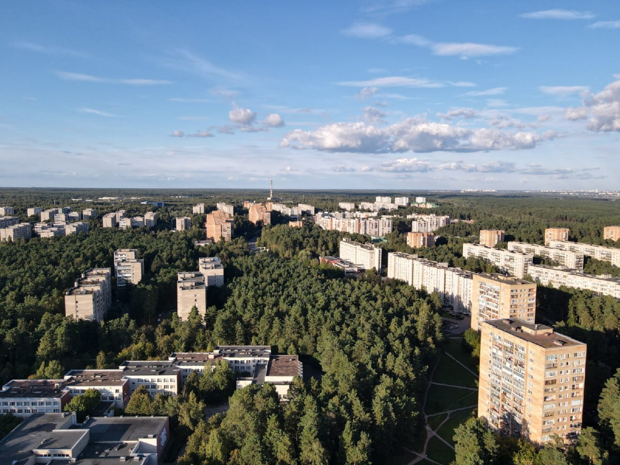 В Серпухове продолжается реализация программы «Светлый город» В Серпухове продолжается реализация программы «Светлый город»