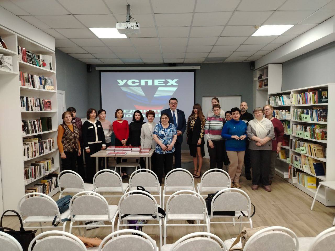 Депутат Мособлдумы Андрей Голубев презентовал жителям Пущино свою книгу