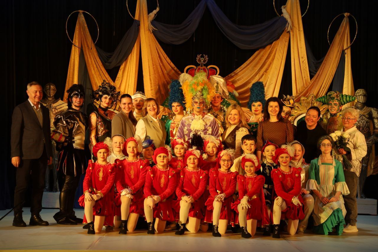 Во Дворце молодёжи «Дружба» показали благотворительный спектакль для семей участников СВО