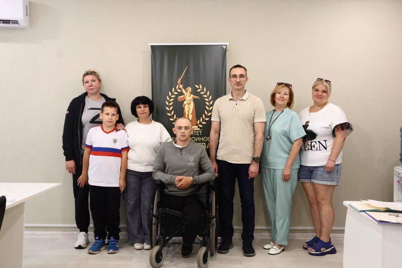 В Серпухове единороссы встретились с участником СВО В Серпухове единороссы встретились с участником СВО