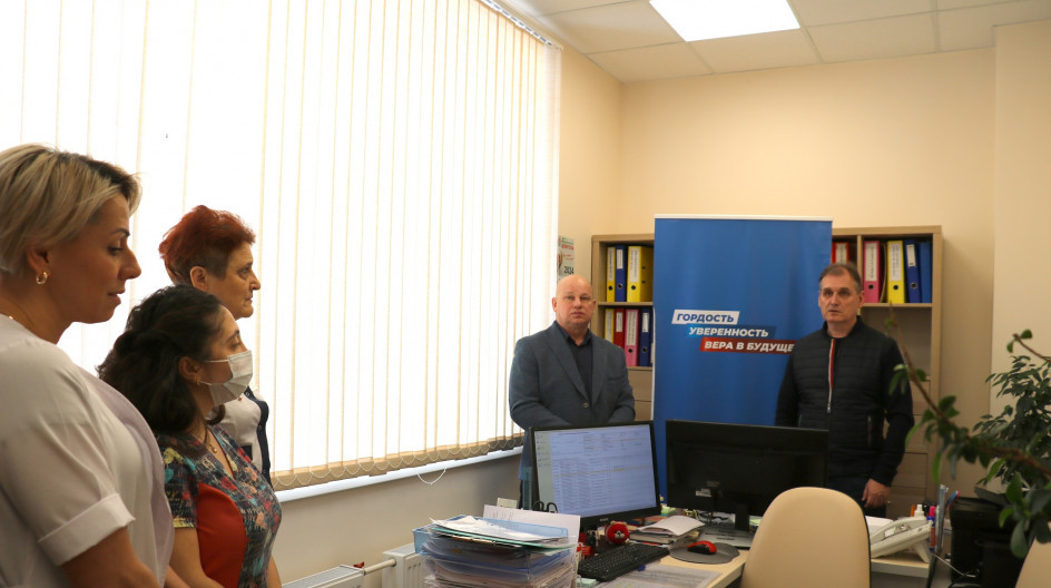 Депутаты Серпухова встретились с сотрудниками медцентра «Целитель» Депутаты Серпухова встретились с сотрудниками медцентра «Целитель»