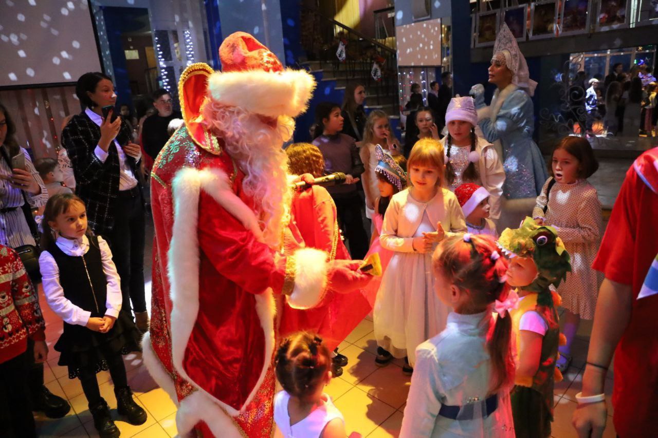 В Городском округе Серпухов началась выдача пригласительных билетов на благотворительные ёлки Главы