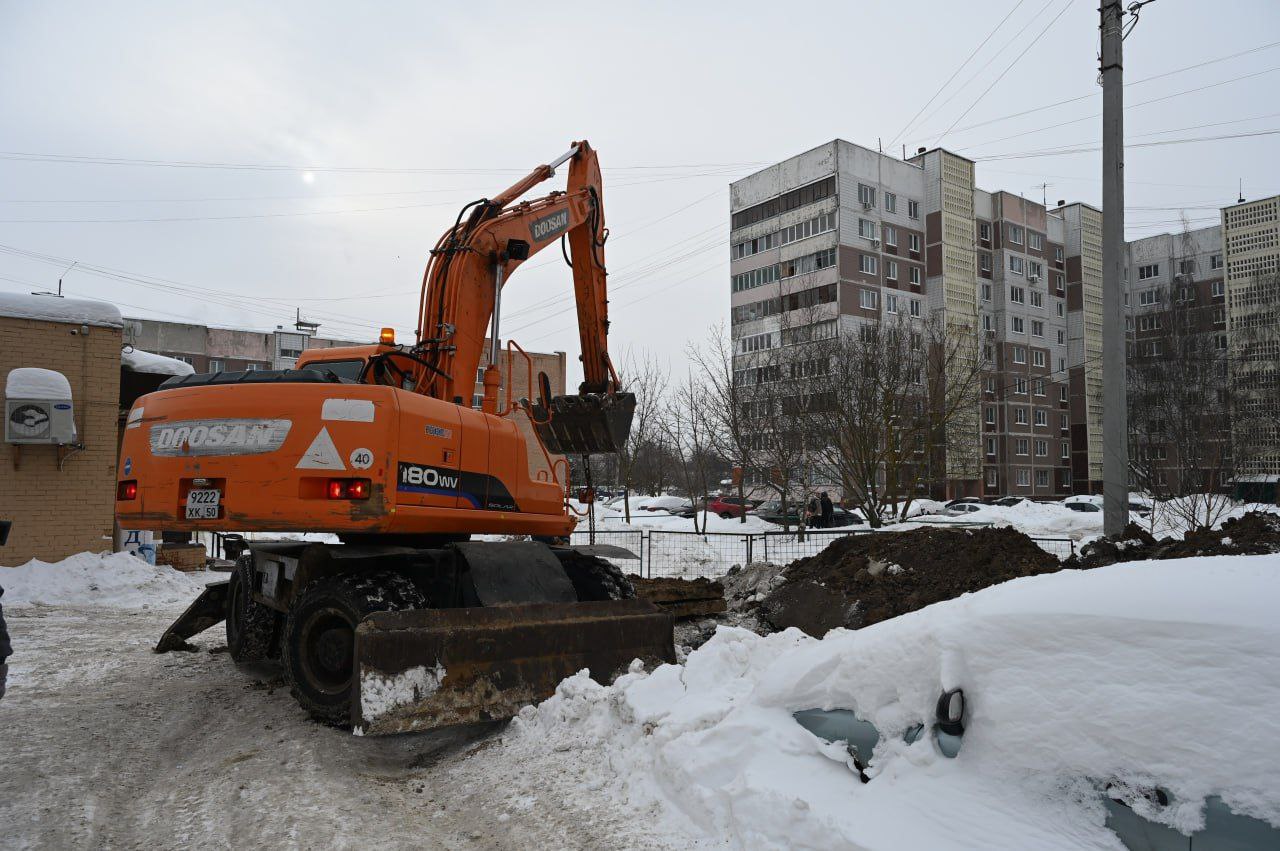 На улице Юбилейной в Серпухове идет замена участка на обратном трубопроводе