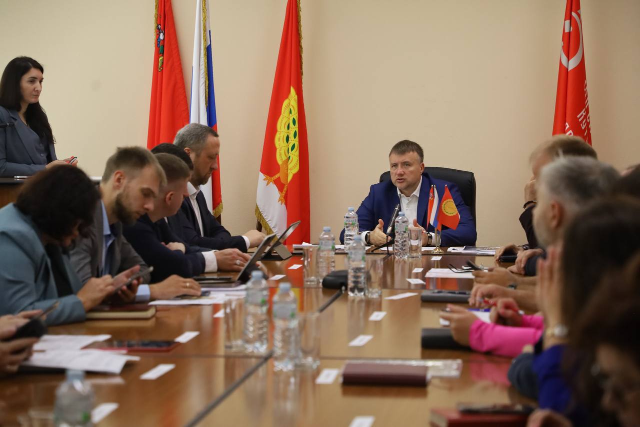 В Серпухове прошло еженедельное оперативное совещание с руководителями структурных подразделений администрации