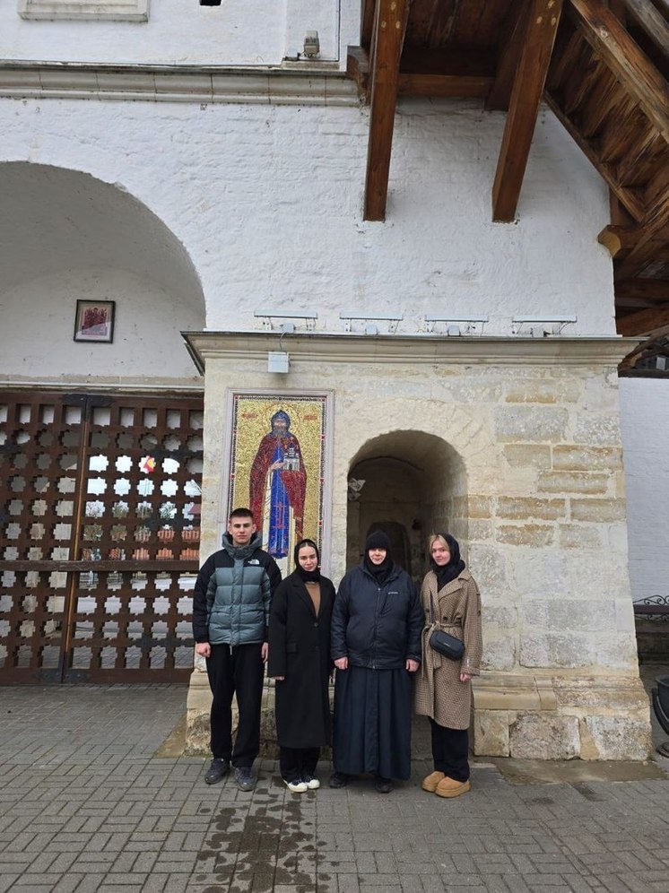 Паломники из Белгорода посетили Владычний монастырь в Серпухове