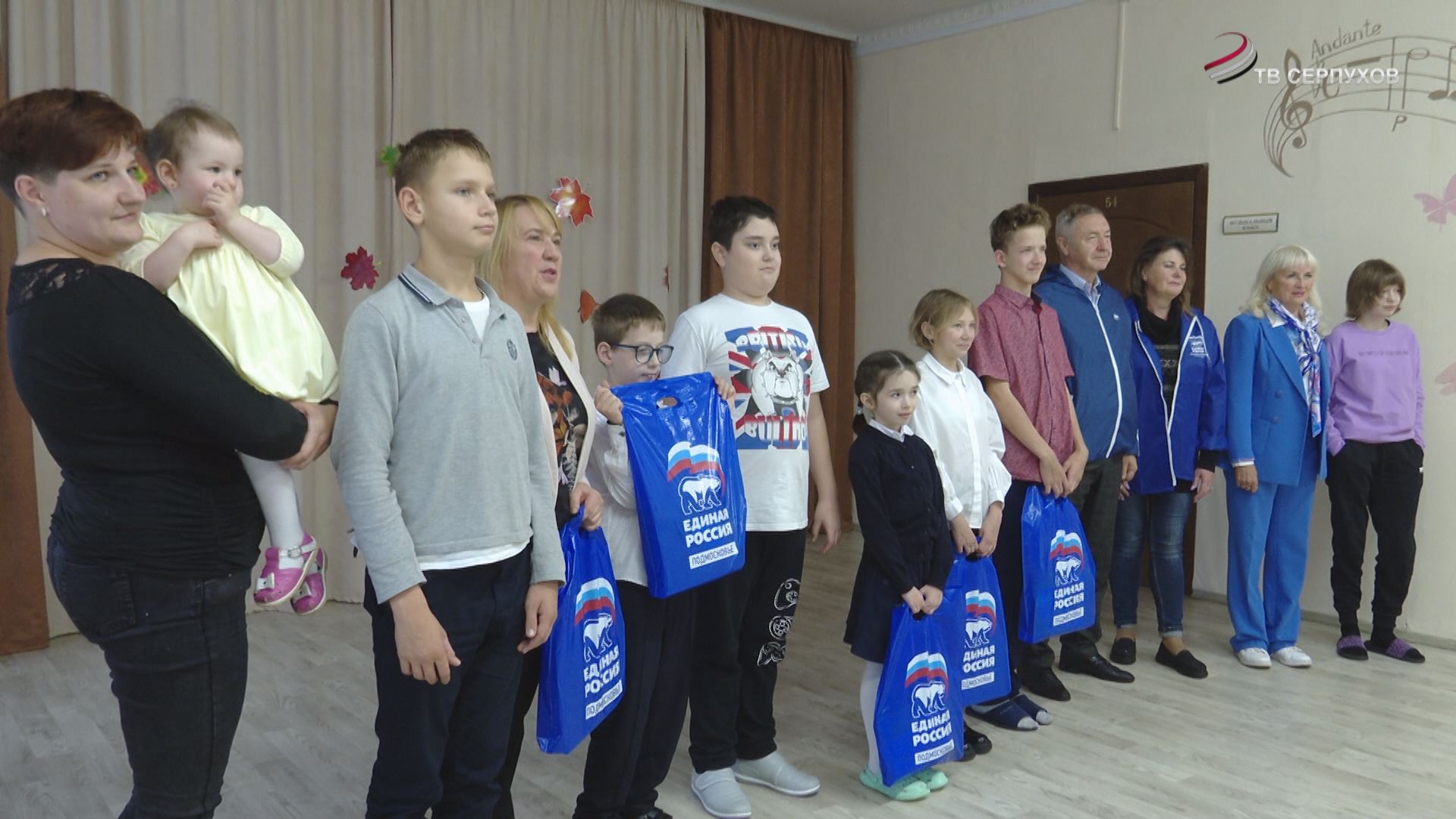 Члены партии «Единая Россия» посетили Семейный центр помощи семье и детям «Серпуховский»