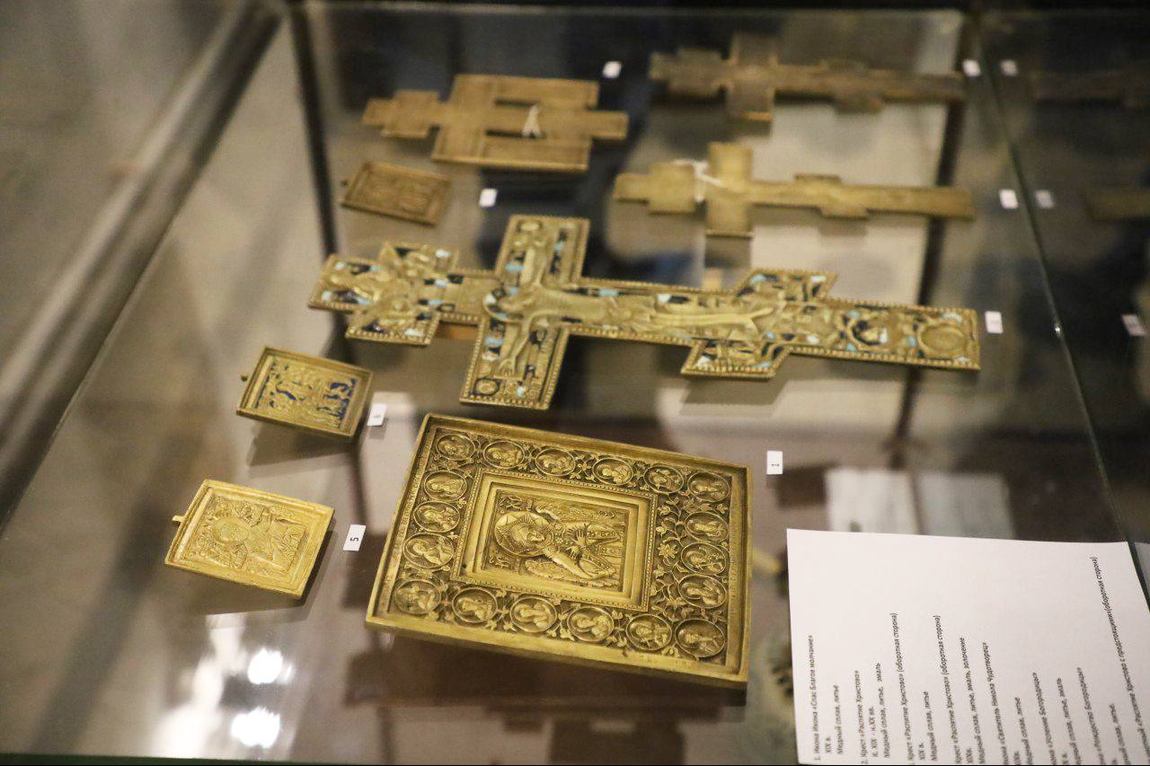 В Серпухове открылась выставка русской православной меднолитой пластики