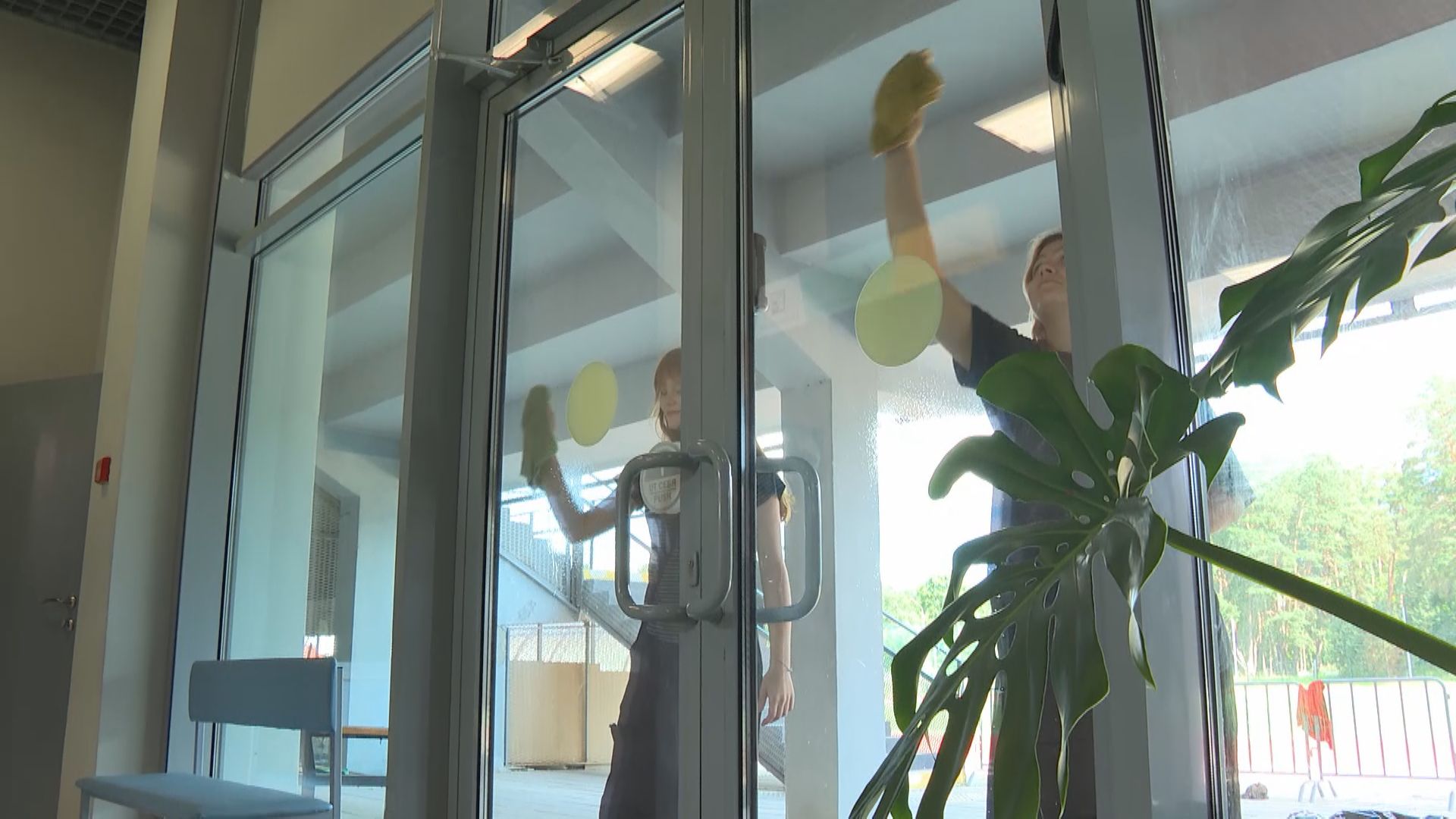 В Серпухове школьники летом работают