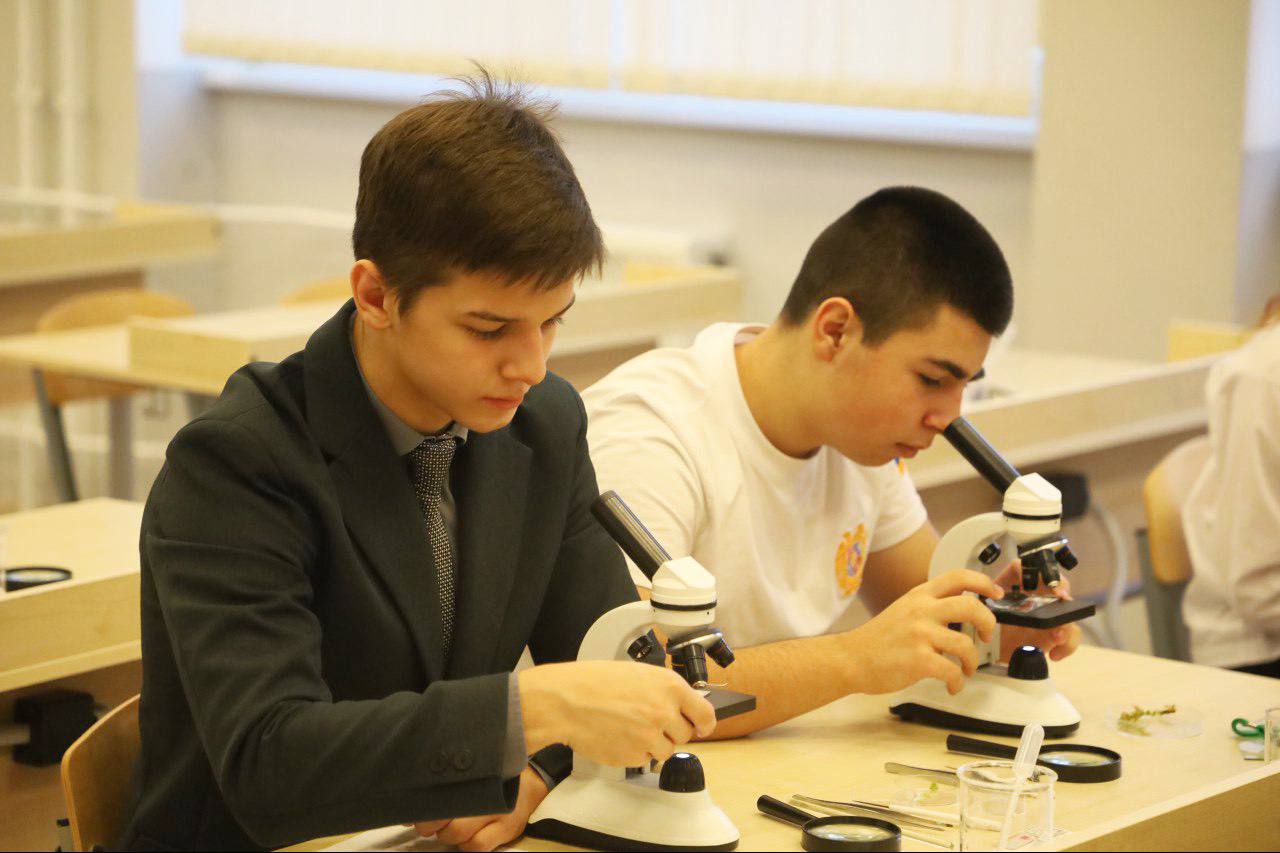 День научных и творческих открытий провели в серпуховской школе №19