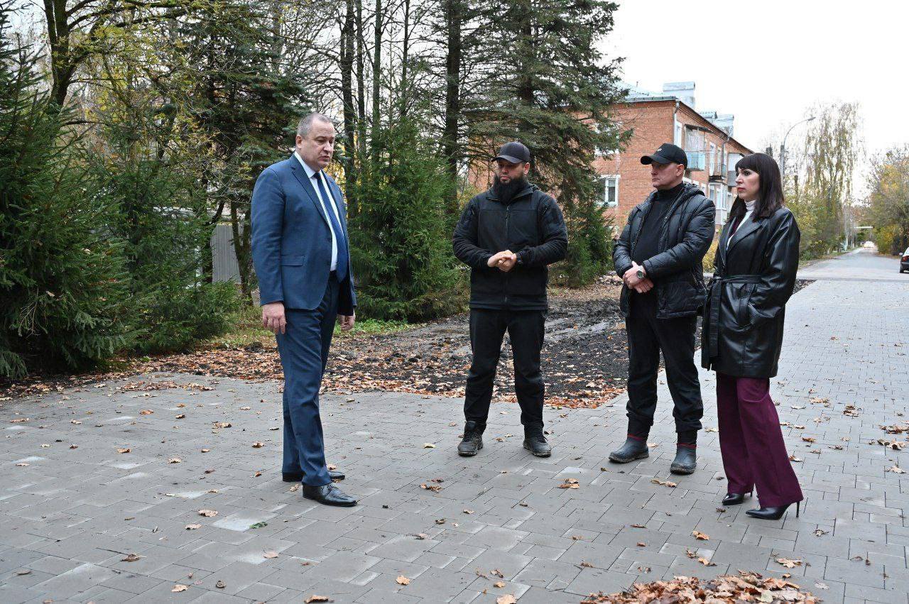Глава Серпухова проверил ход ремонтных работ в посёлке Пролетарский 