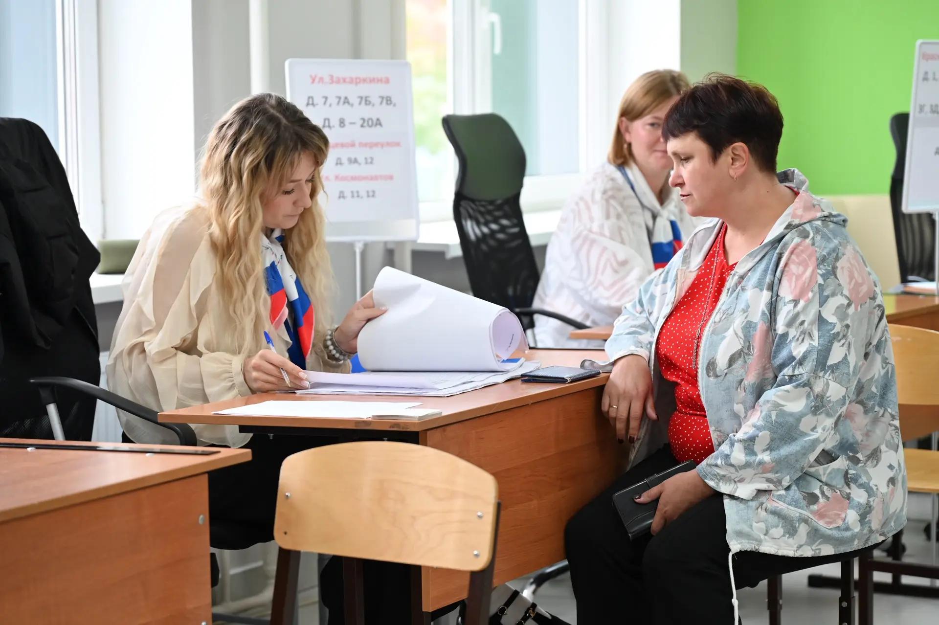 Жители Серпухова выбирают депутатов Госдумы и Мособлдумы Жители Серпухова выбирают депутатов Госдумы и Мособлдумы
