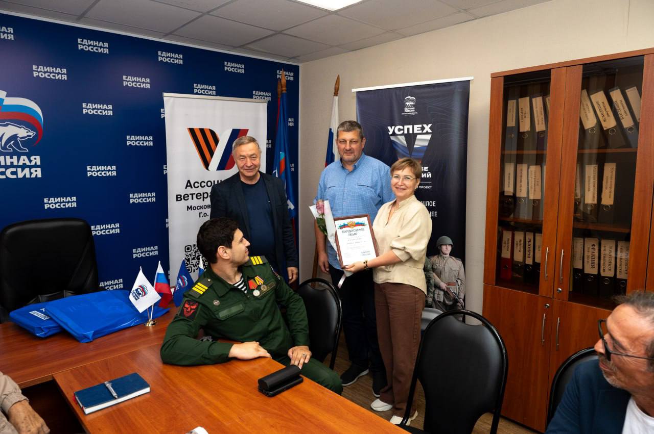 в День военно-воздушных сил, в Общественной приемной Серпуховского местного отделения партии «Единая Россия» прошло торжественное награждение руководителей и организаторов авиамодельного спорта нашего муниципалитета