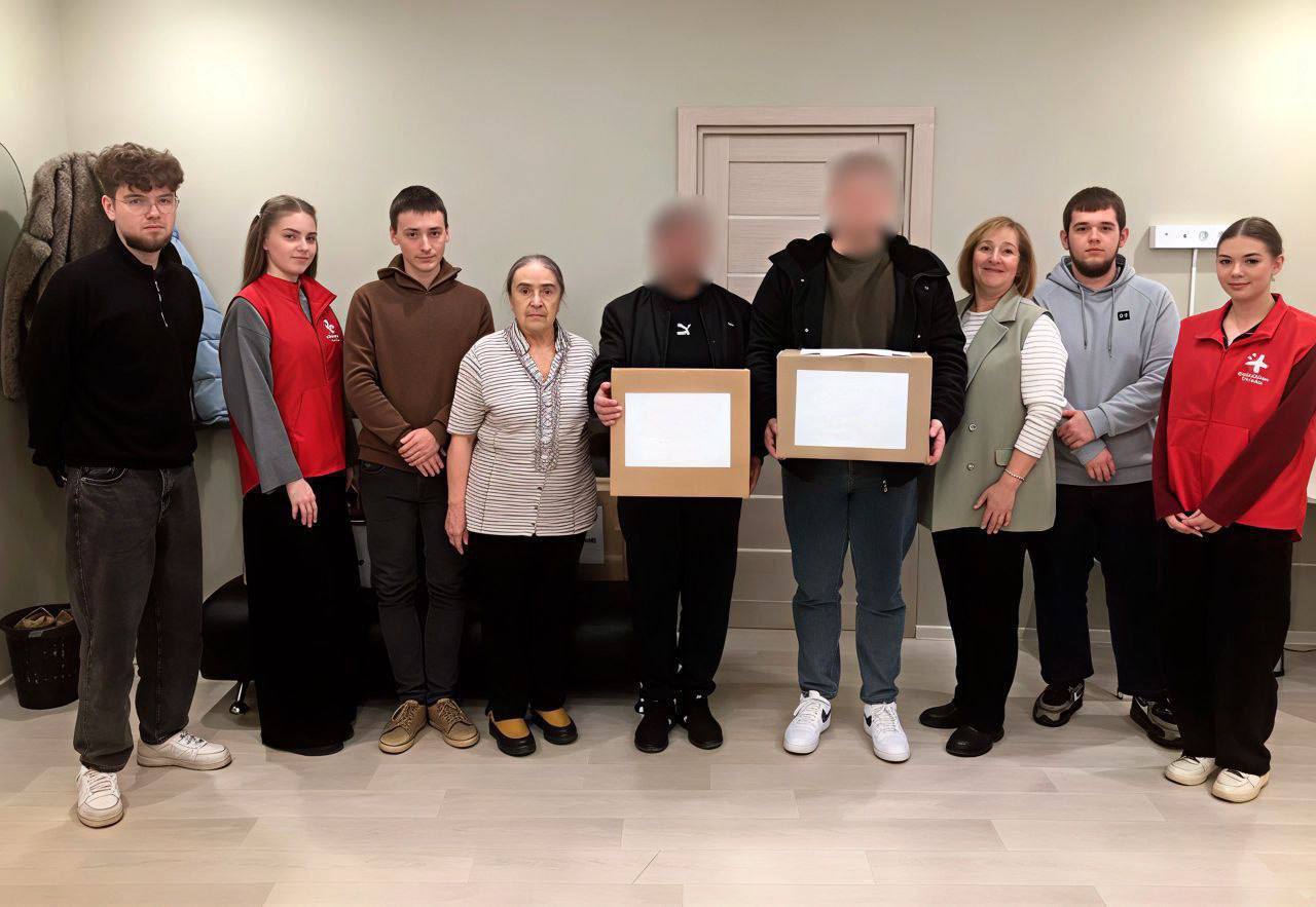 Из Серпухова передали гуманитарную помощь по просьбе Героя России Андрея Родионова Из Серпухова передали гуманитарную помощь по просьбе Героя России Андрея Родионова